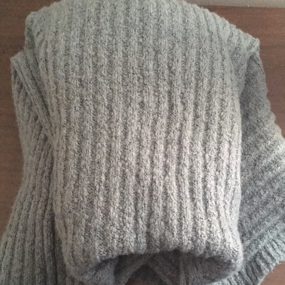 Simply Vera Wang (XL) seafoam Turtleneck with Bell sleeves - Picture 3 of 6